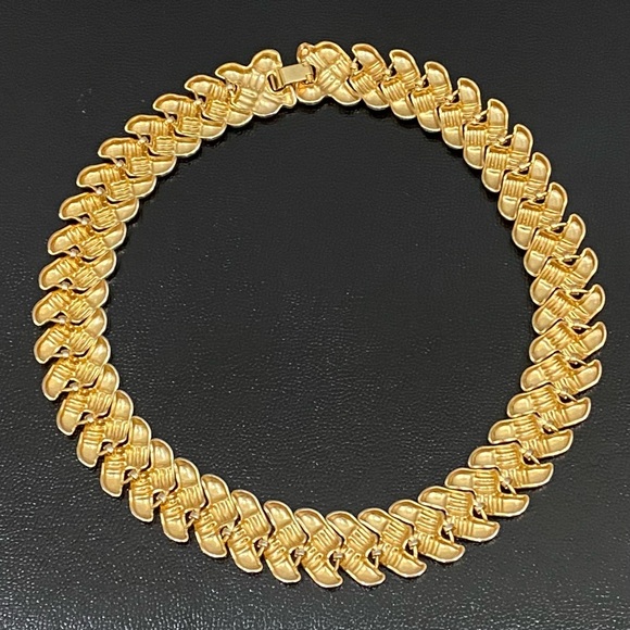 Vintage Unsigned Gold-tone S Chain Link Fold Over Clasp 18” Necklace - Picture 5 of 12